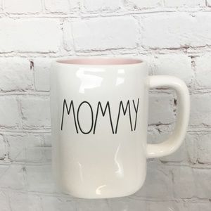 🚨FLASH SALE🚨Rae Dunn “MOMMY” coffee mug